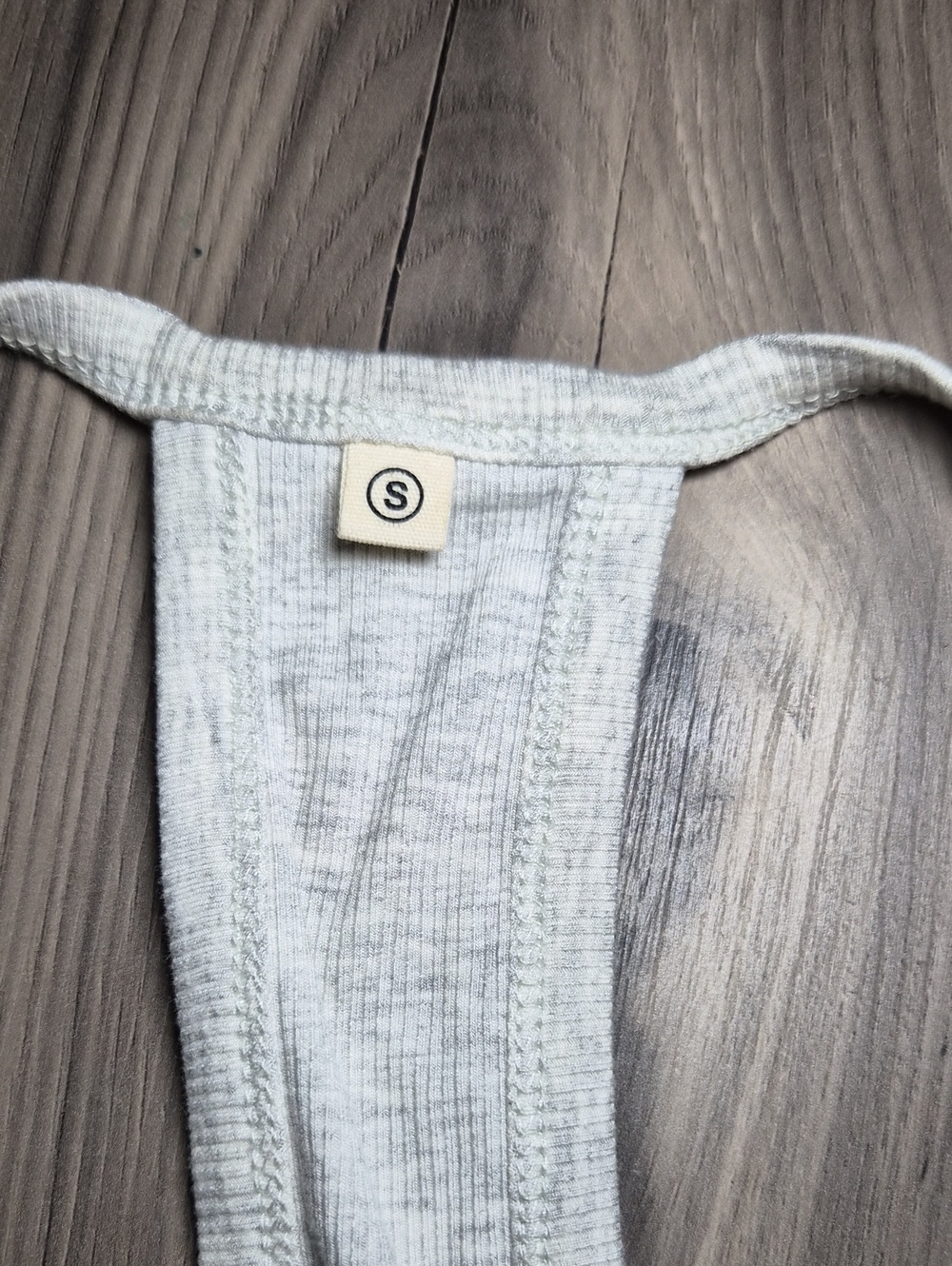Light Gray Ribbed Racerback V-Neck Tank Top - Women - Picture 4 of 5